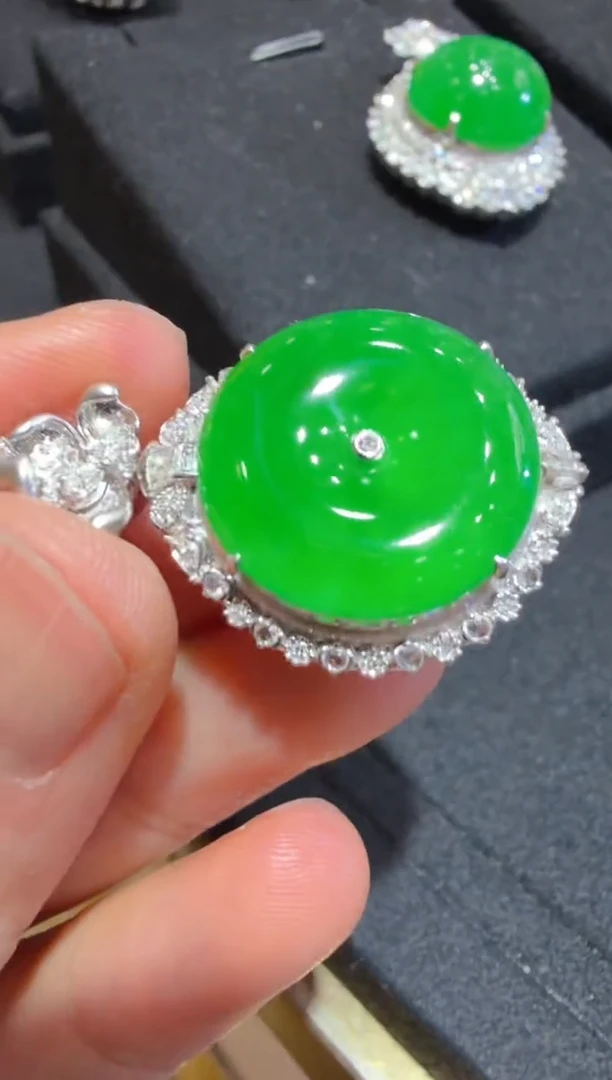 吊坠(不含链)18K金镶嵌翡翠多样性团购发一件