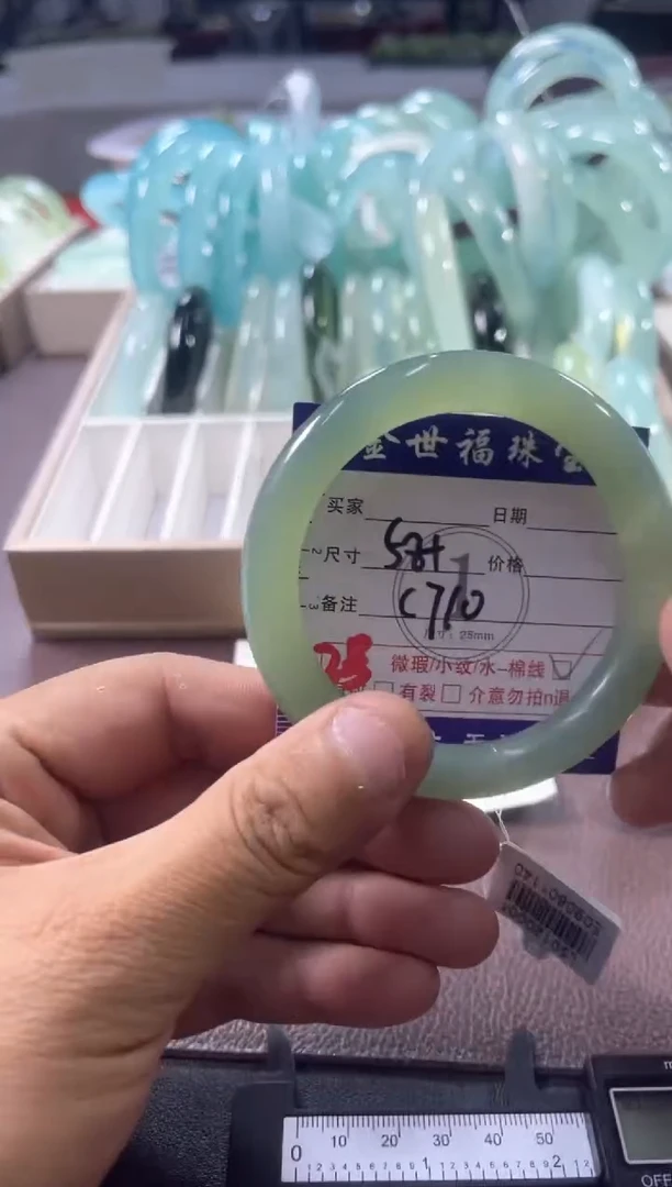 未镶嵌蛇纹石玉手镯1