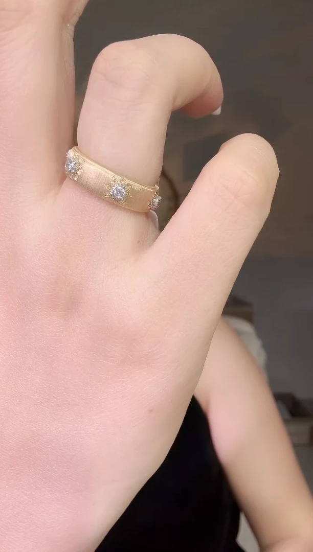 18K金镶嵌戒指钻石巧*力5mm布布戒指