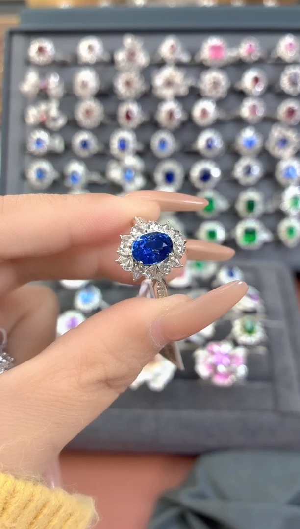 戒指蓝宝石18K金镶嵌-2.03克拉