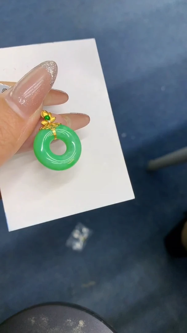 颈饰18K金镶嵌翡翠1