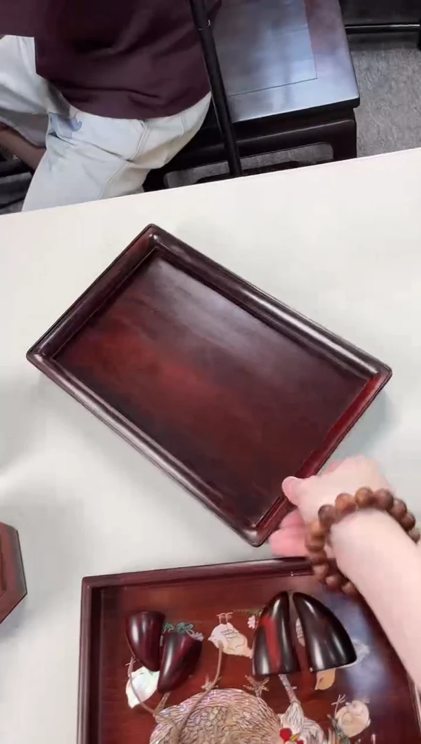 紫檀木类成套家具线条文盘