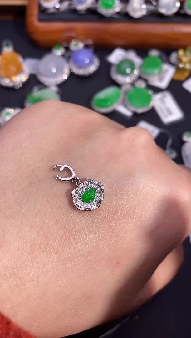 【闪购商品】翡翠吊坠(不含链)18K金镶嵌吊坠