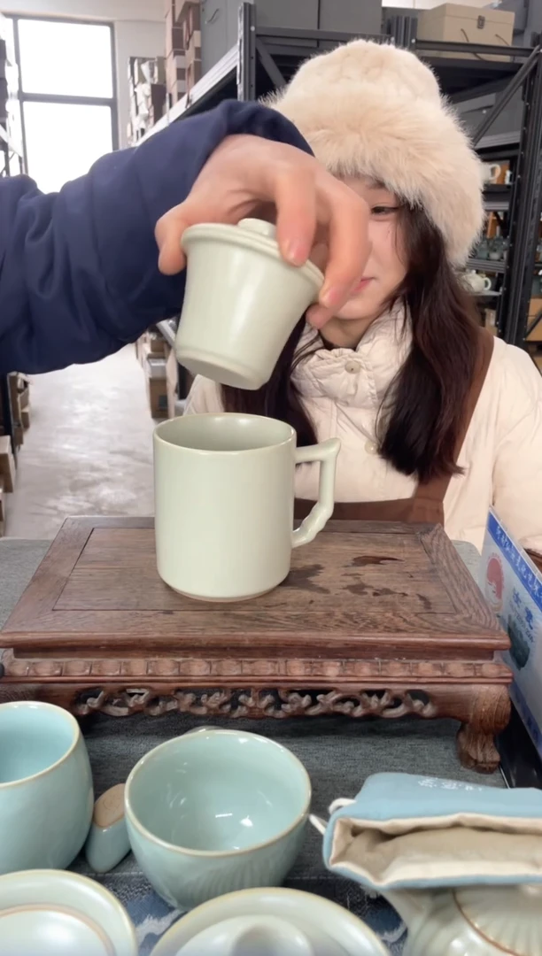 【闪购商品】瓷片193微瑕月白大义茶水分离杯。。。