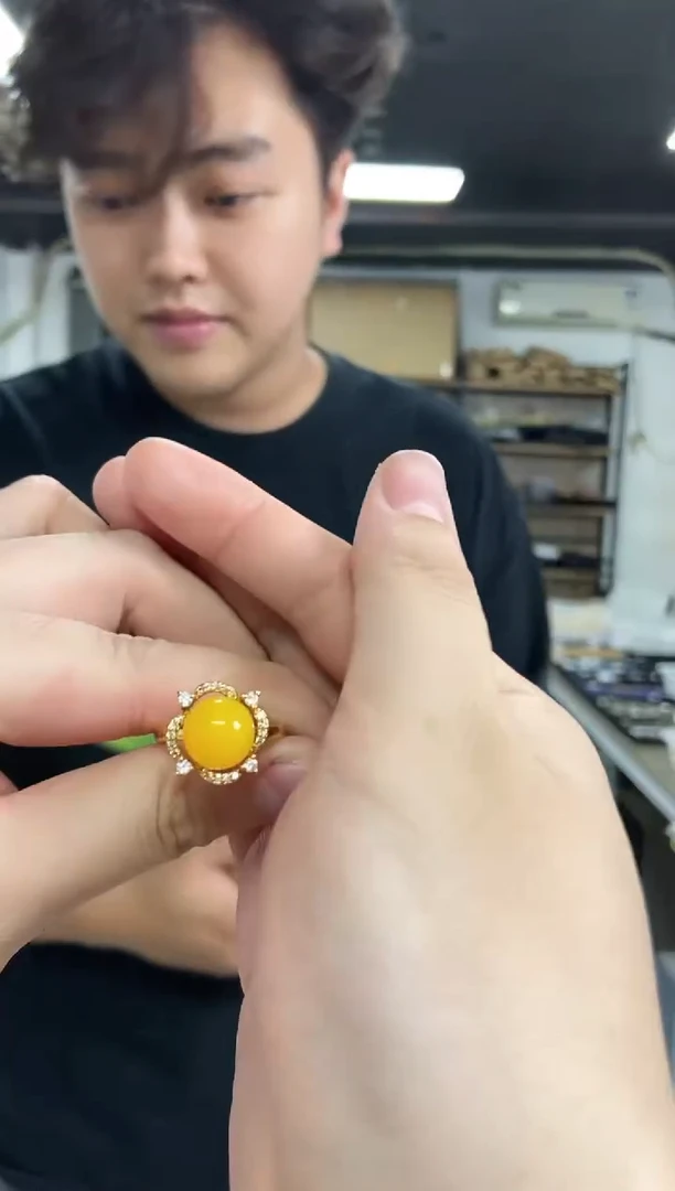 【闪购商品】蜜蜡裸石未镶嵌多样性发其一颜色微差