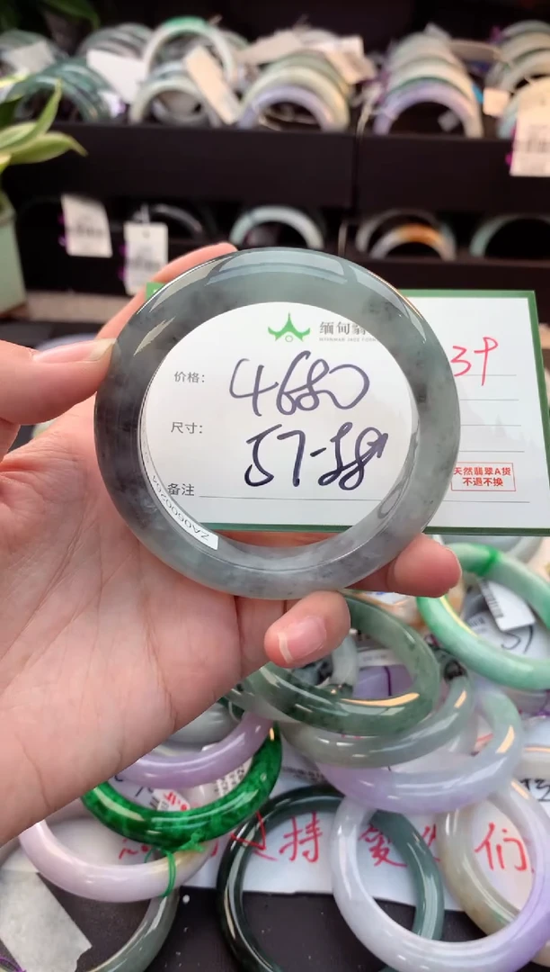 未镶嵌定制翡翠毛货需精细抛光+多人