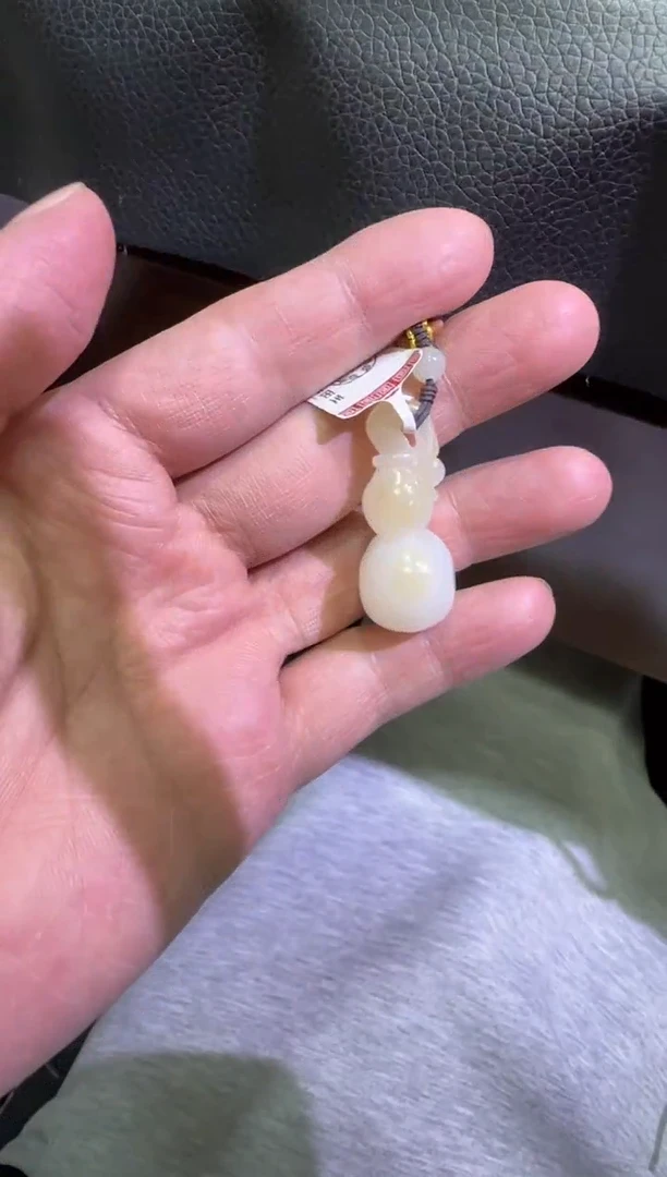 吊坠(赠链)未镶嵌和田玉金山糖白葫芦（产地直发）