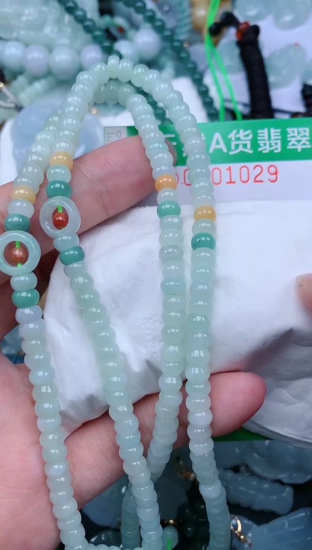 翡翠未镶嵌颈饰.0001029