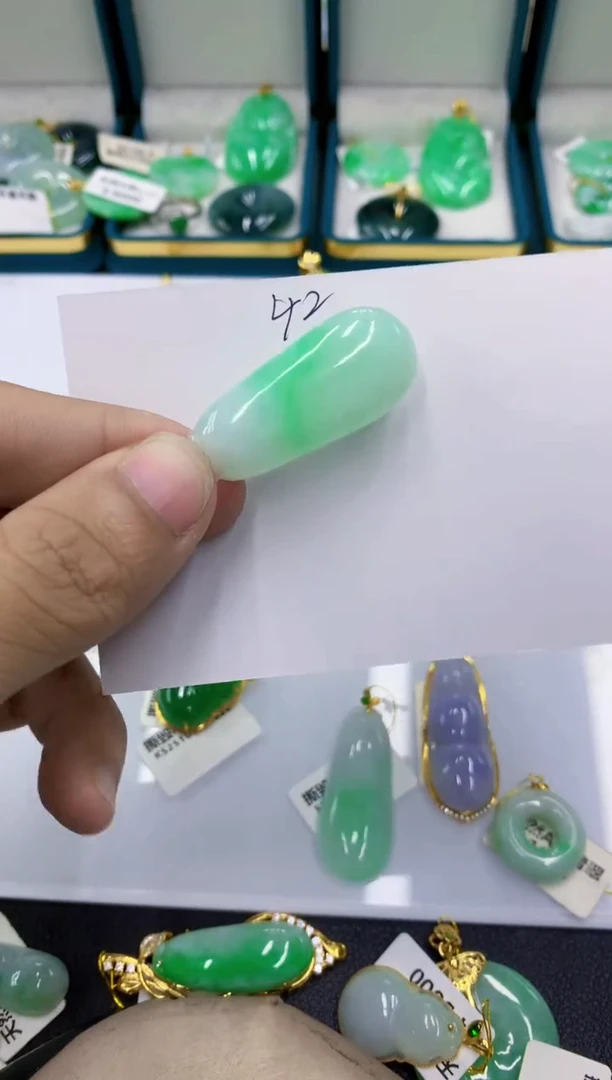 颈饰18K金镶嵌翡翠翡翠