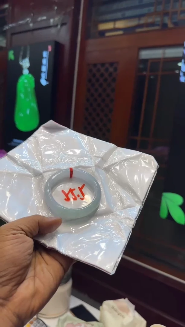 未镶嵌手镯翡翠手镯
