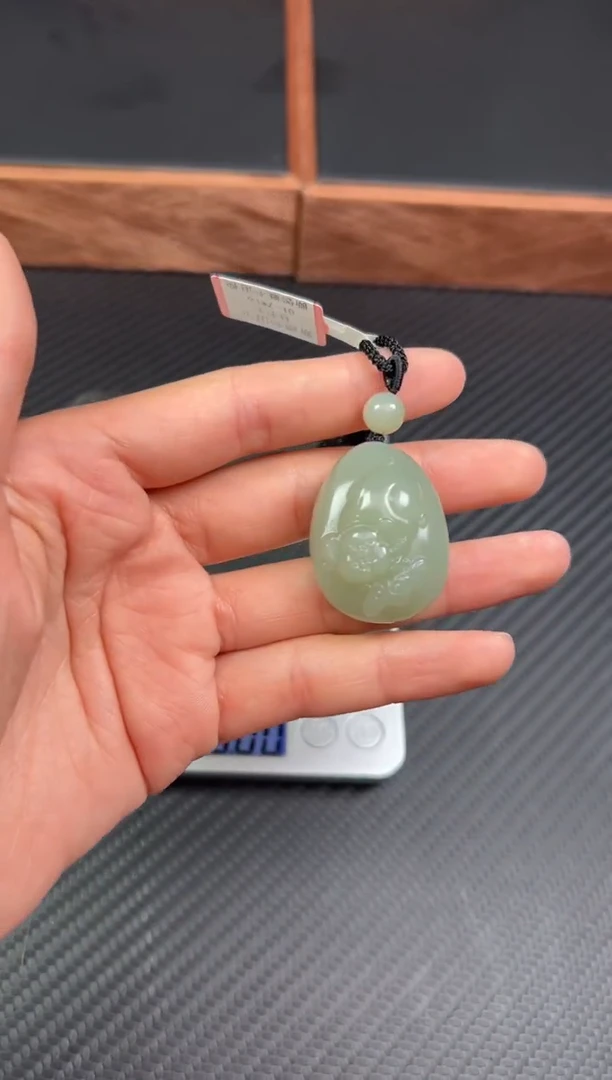 【闪购商品】和田玉吊坠(赠链)未镶嵌且末微色差近矿