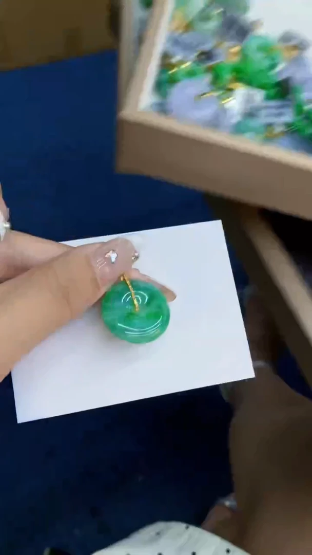 翡翠18K金镶嵌吊坠(不含链)1