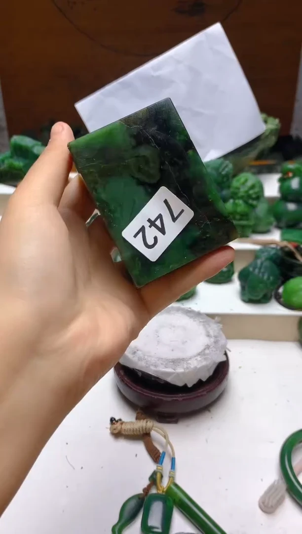 未镶嵌和田玉（碧玉）珠宝半成品有暇