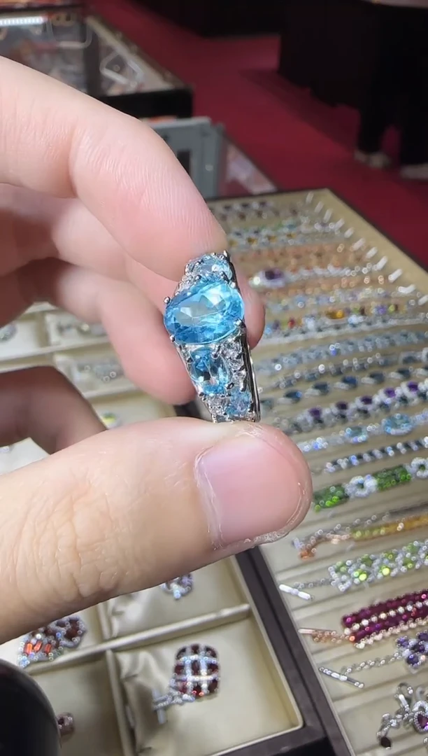 银S925镶嵌戒指托帕石9*7mm妖姬蓝