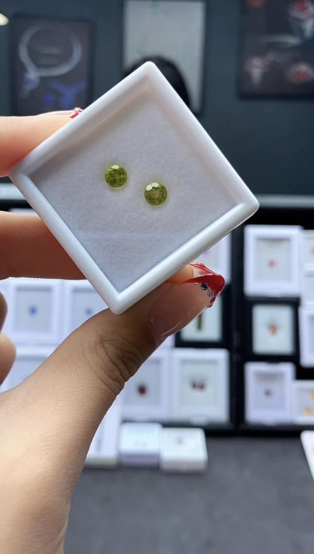 未镶嵌裸石橄榄石1.1克拉