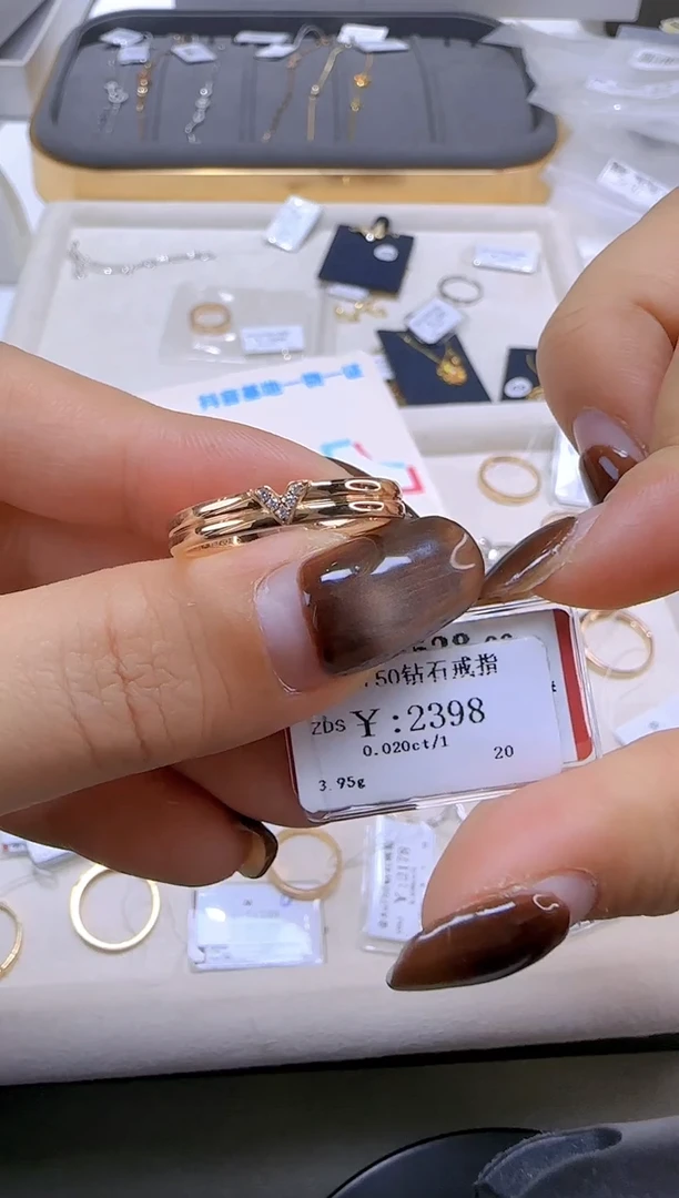 【闪购商品】钻石戒指/指环18K金镶嵌216000