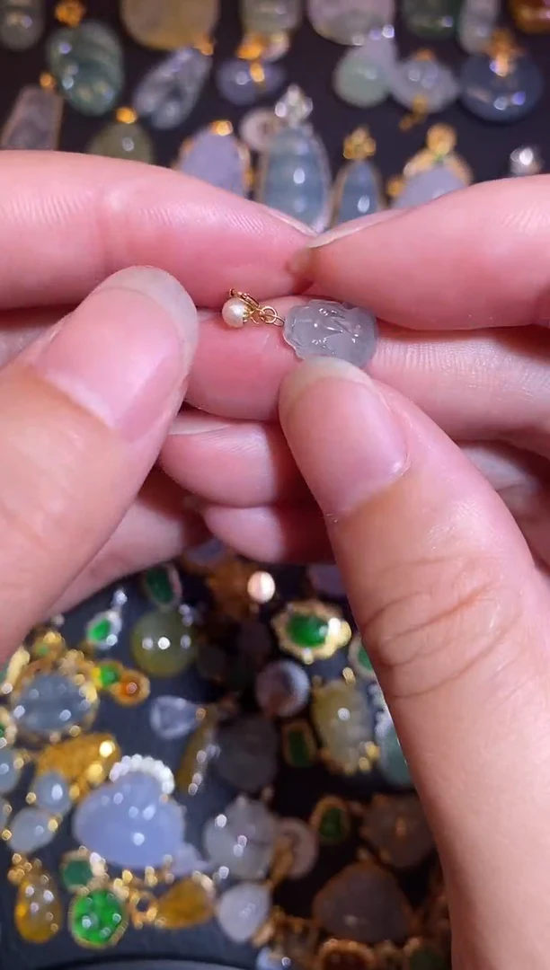 翡翠18K金镶嵌颈饰天然A翡翠