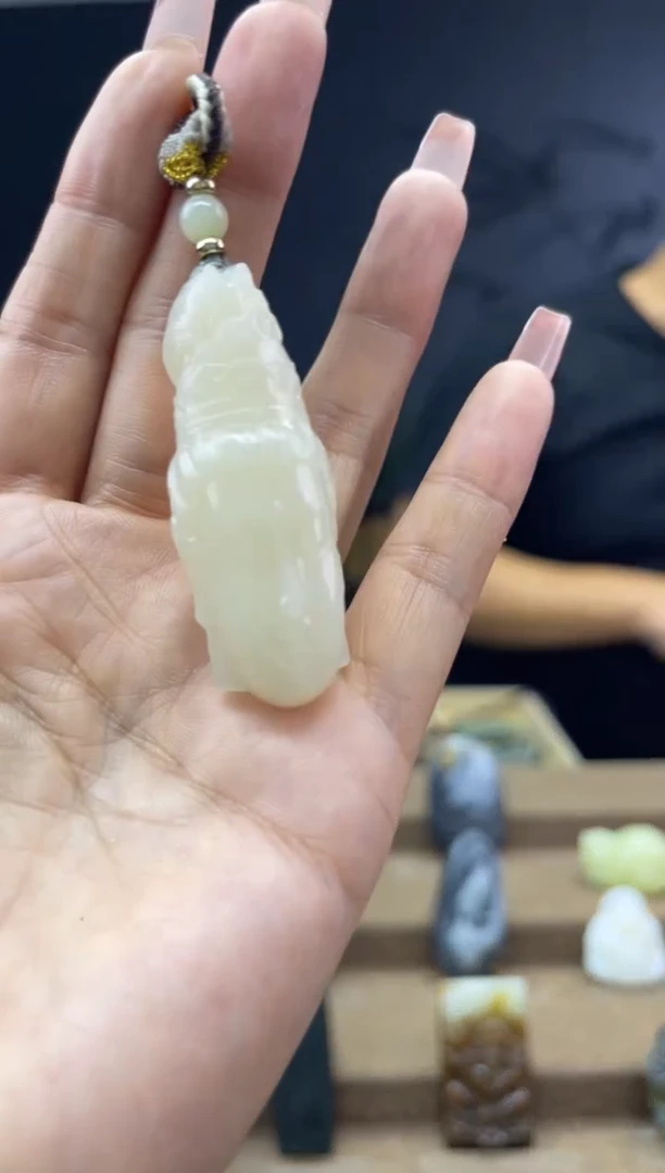 颈饰未镶嵌和田玉1