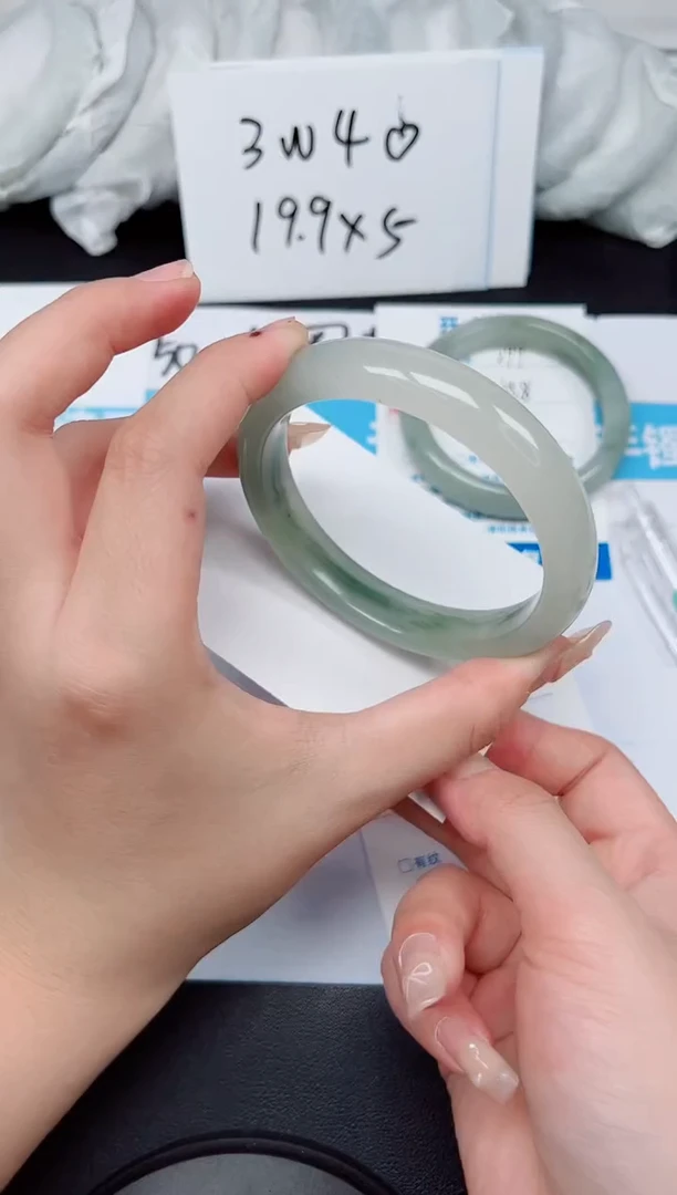 【闪购商品】石英质玉手镯未镶嵌G300-62.5