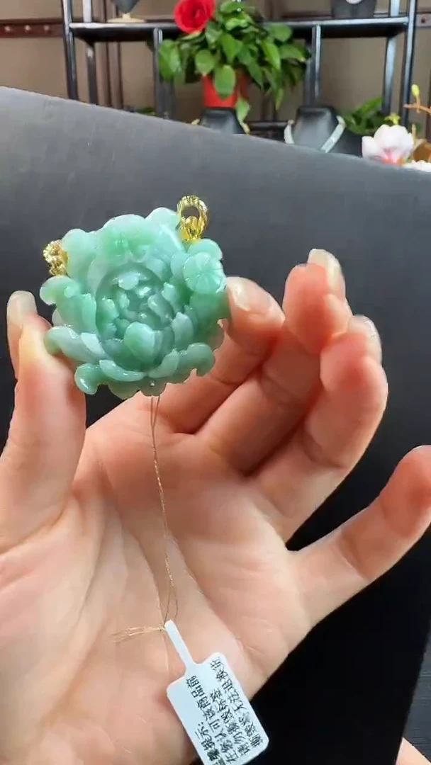 颈饰未镶嵌翡翠蝶恋花