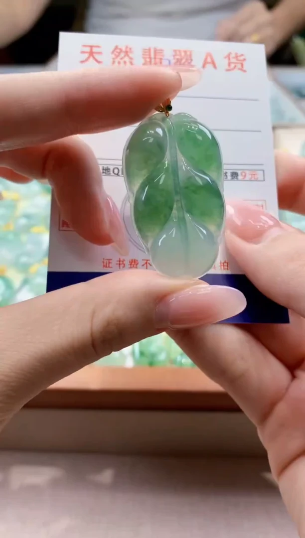 颈饰18K金镶嵌翡翠天然缅甸a货翡翠