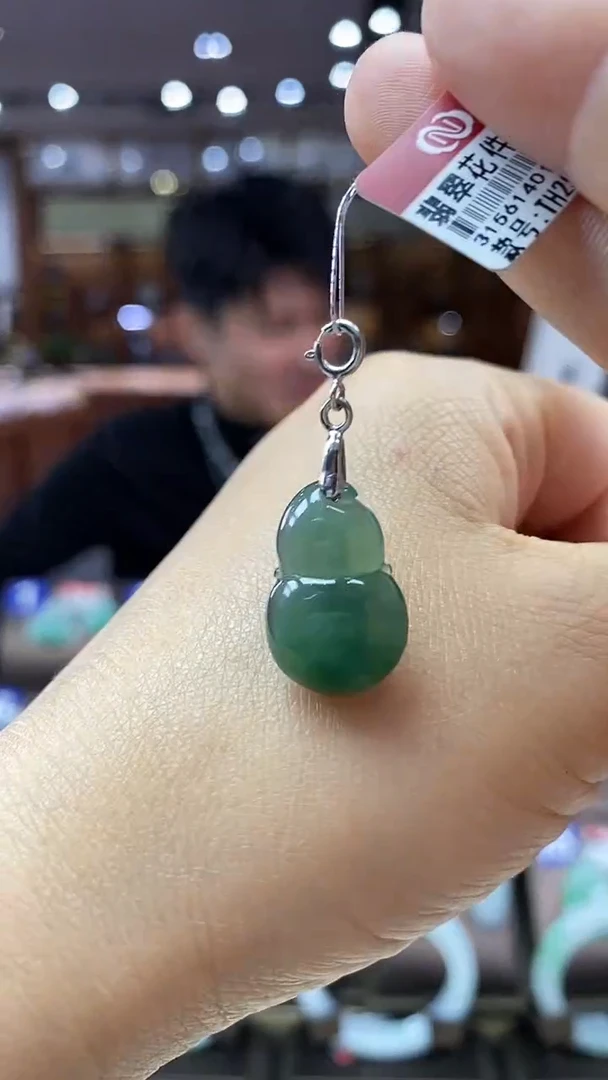 颈饰银S925镶嵌翡翠葫芦