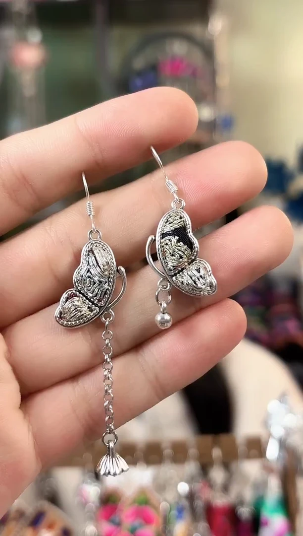 彩云南阁非遗老绣苗银饰品833