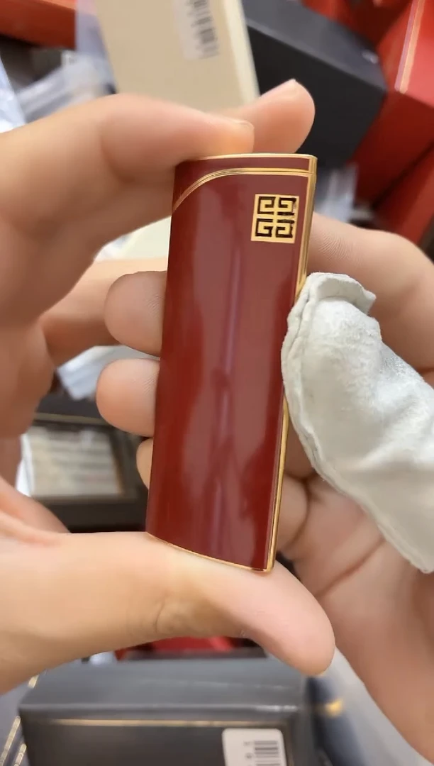 纪点子红色打火机