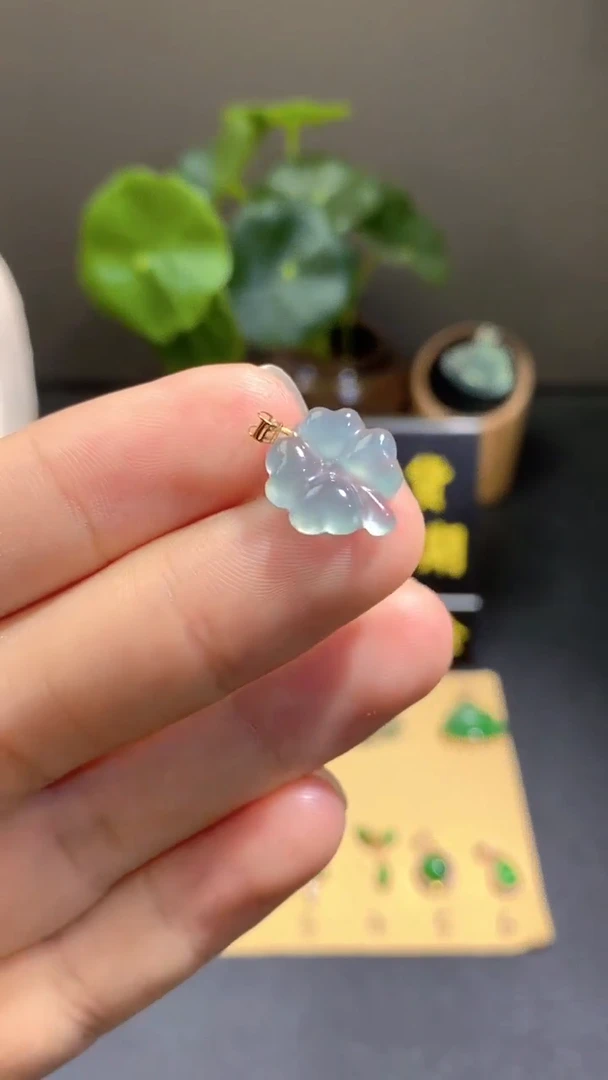 颈饰18K金镶嵌翡翠翡翠A货