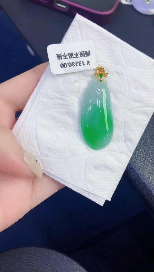 颈饰18K金镶嵌翡翠缅甸天然翡翠A货
