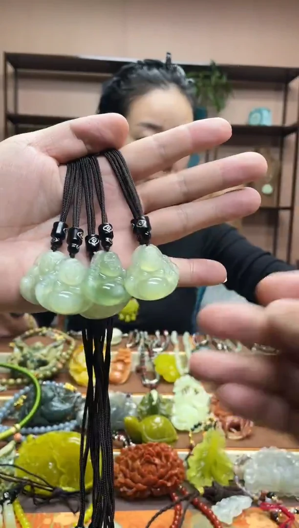 未镶嵌岫玉吊坠多样性发货发其中之一