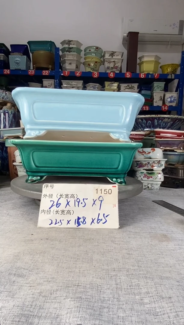 1133两只马槽花盆