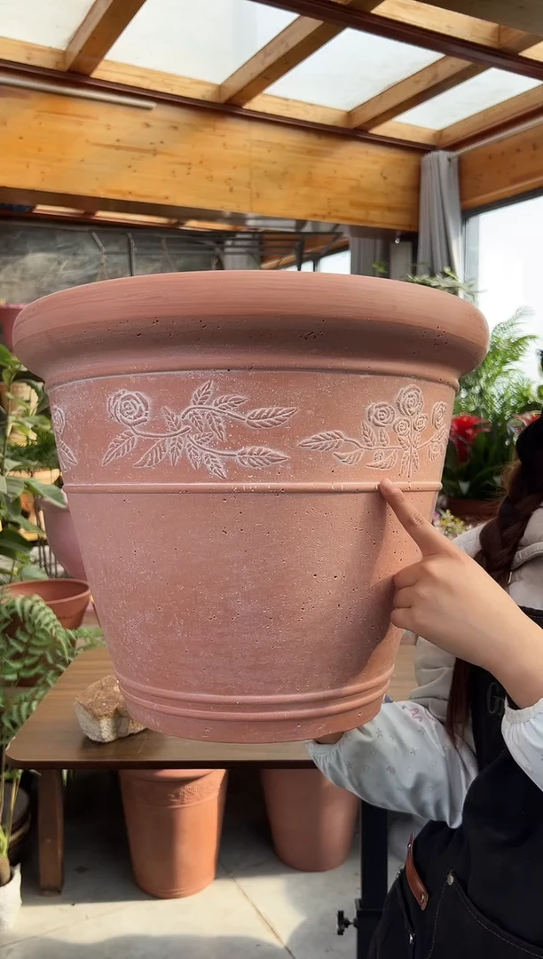 46*37/浅粉刷白浮雕大花盆/MC46