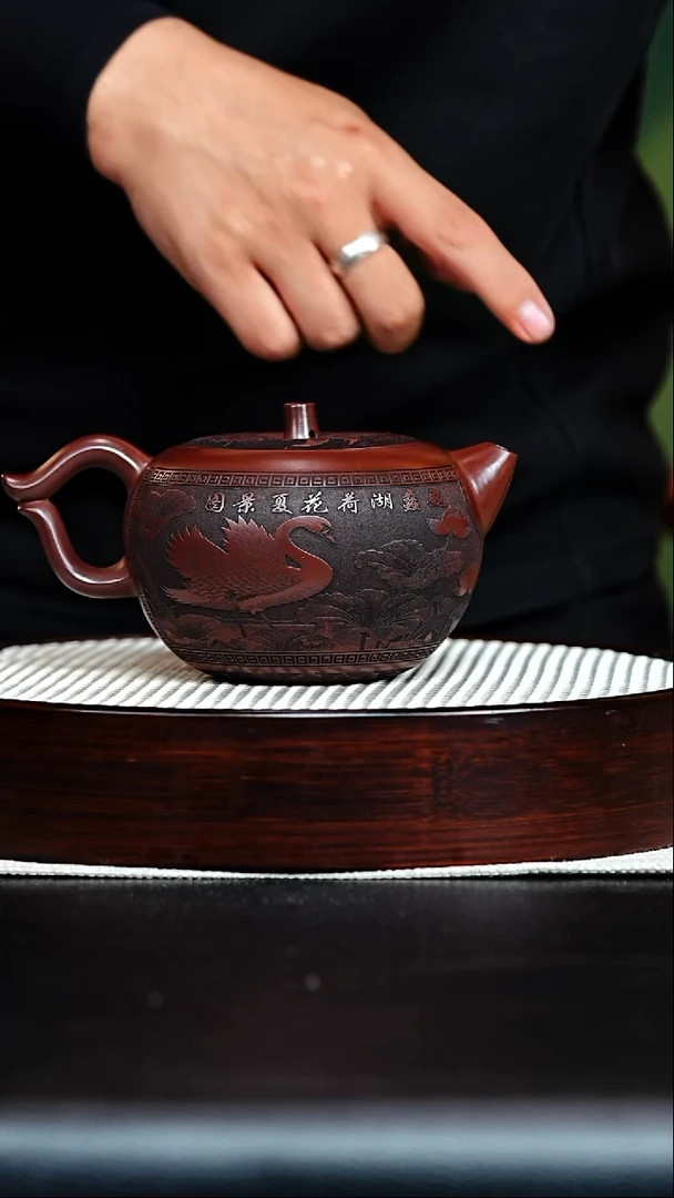 茶壶紫砂宜兴原矿紫砂 苹果天鹅壶 石红