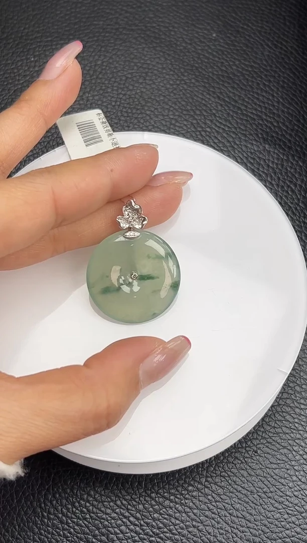 【闪购商品】翡翠颈饰18K金镶嵌平安扣