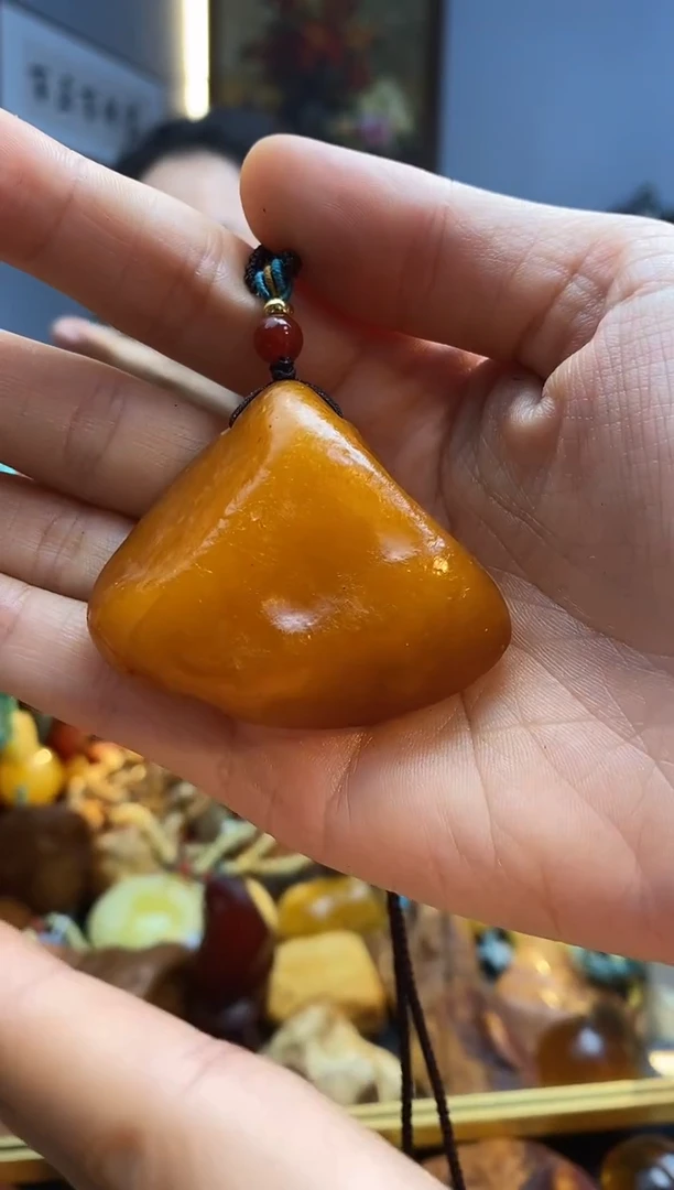 未镶嵌颈饰琥珀吊坠