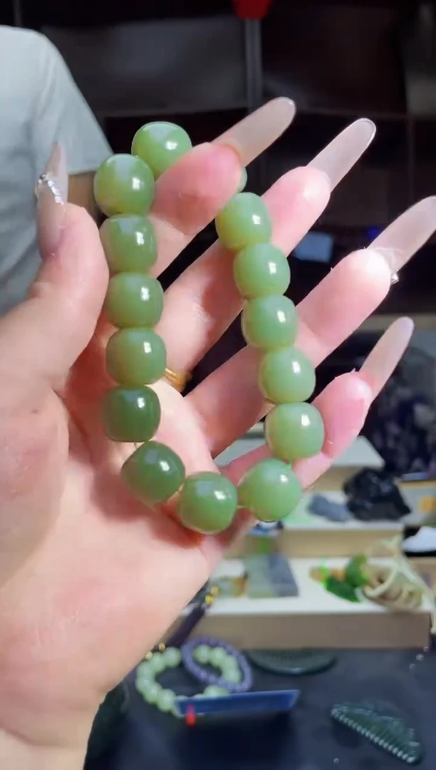 和田玉未镶嵌颈饰1