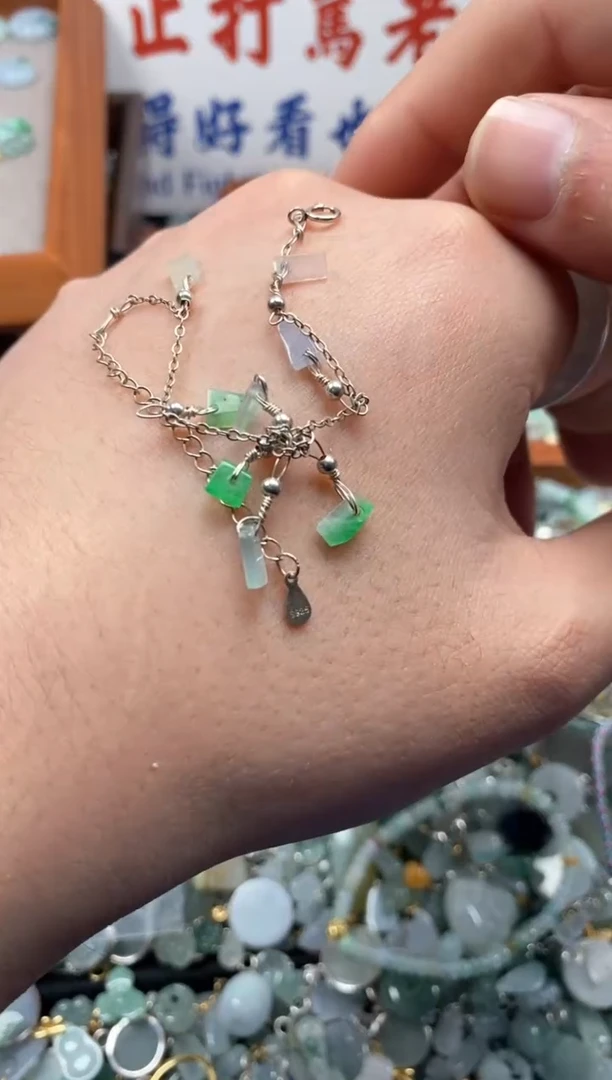 【闪购商品】翡翠颈饰未镶嵌哥哥