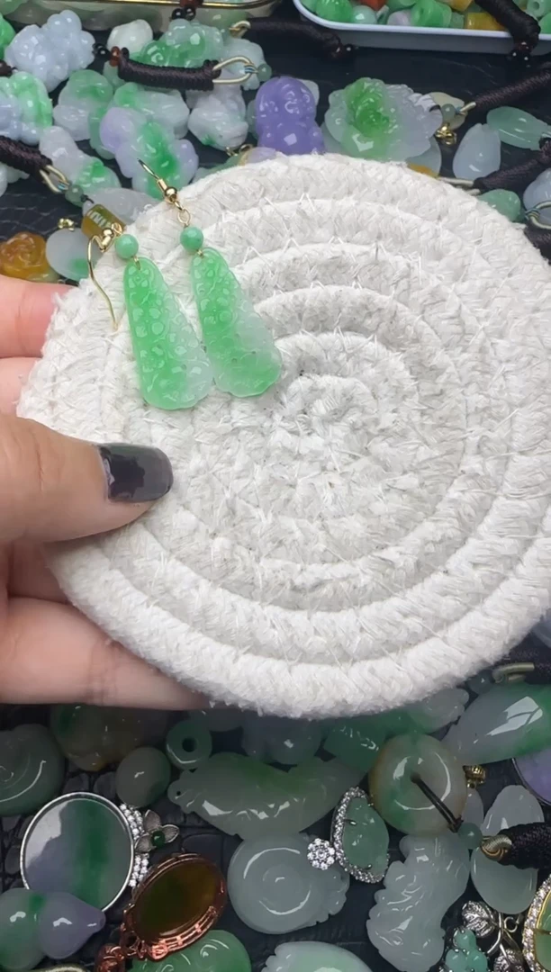 颈饰未镶嵌翡翠缅甸翡翠吊坠