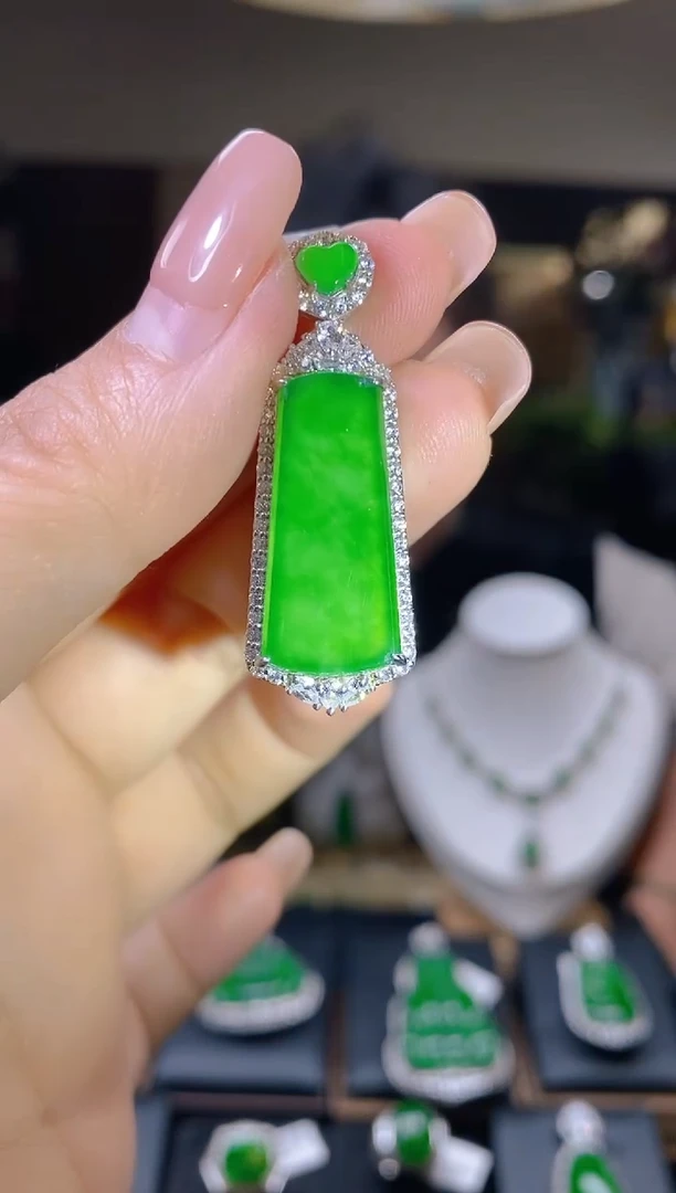 【闪购商品】翡翠吊坠(不含链)未镶嵌翡翠吊坠