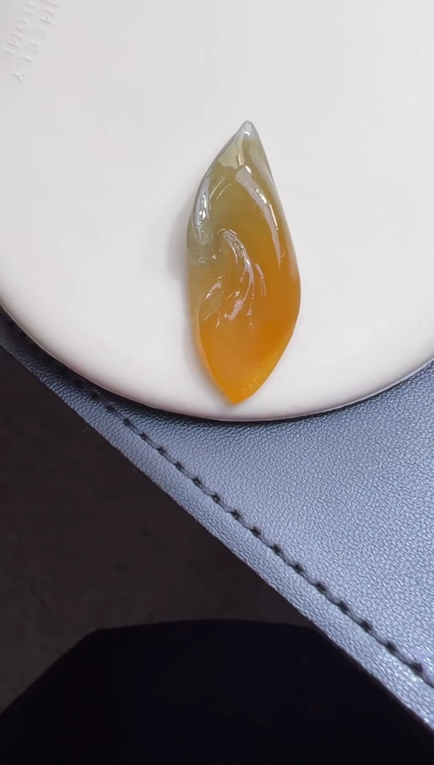 未镶嵌定制翡翠40*15.4*6.4力争上游