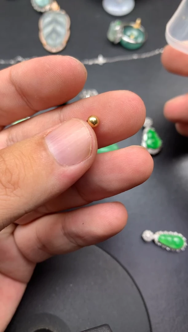 颈饰18K金镶嵌翡翠?***仙金珠4mm