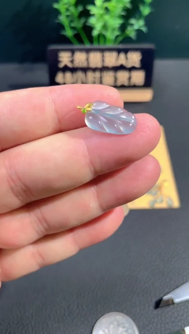 颈饰18K金镶嵌翡翠翡翠