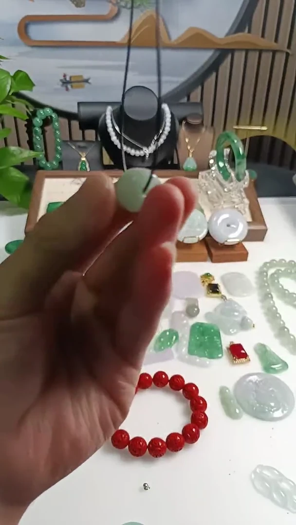 颈饰未镶嵌翡翠翡翠