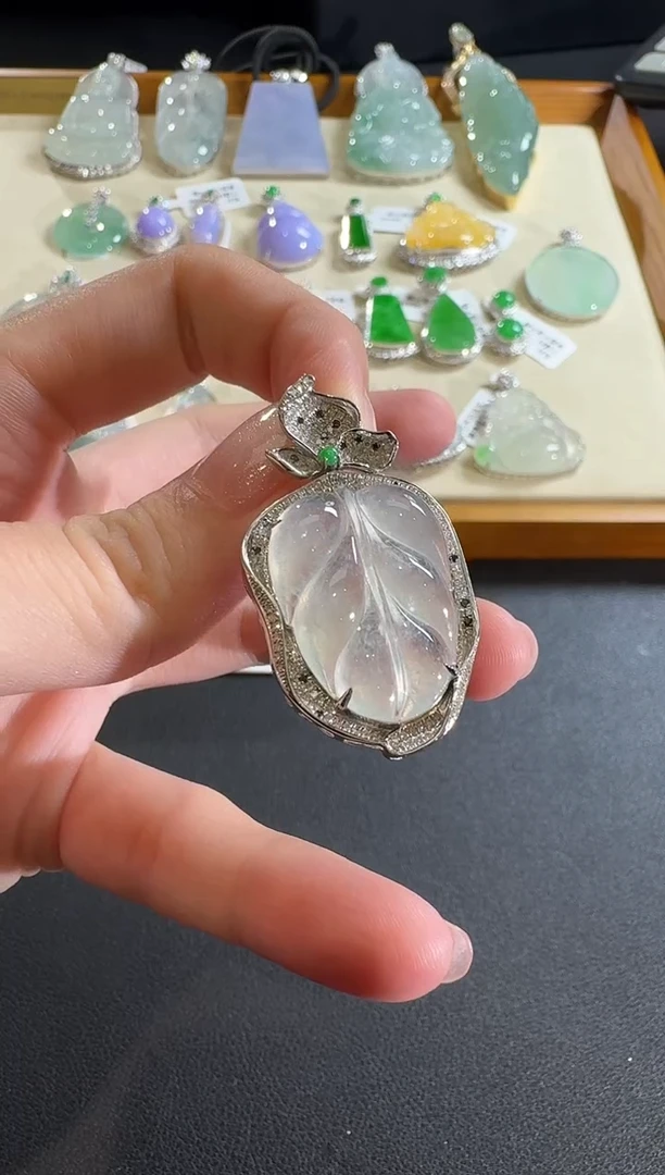 【闪购商品】翡翠吊坠(不含链)18K金镶嵌【源头工厂】钻石镶嵌