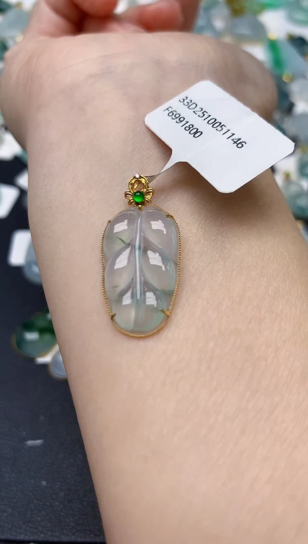 颈饰18K金镶嵌翡翠天然缅甸A货翡翠