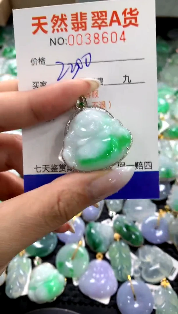 颈饰18K金镶嵌翡翠1111111111111111