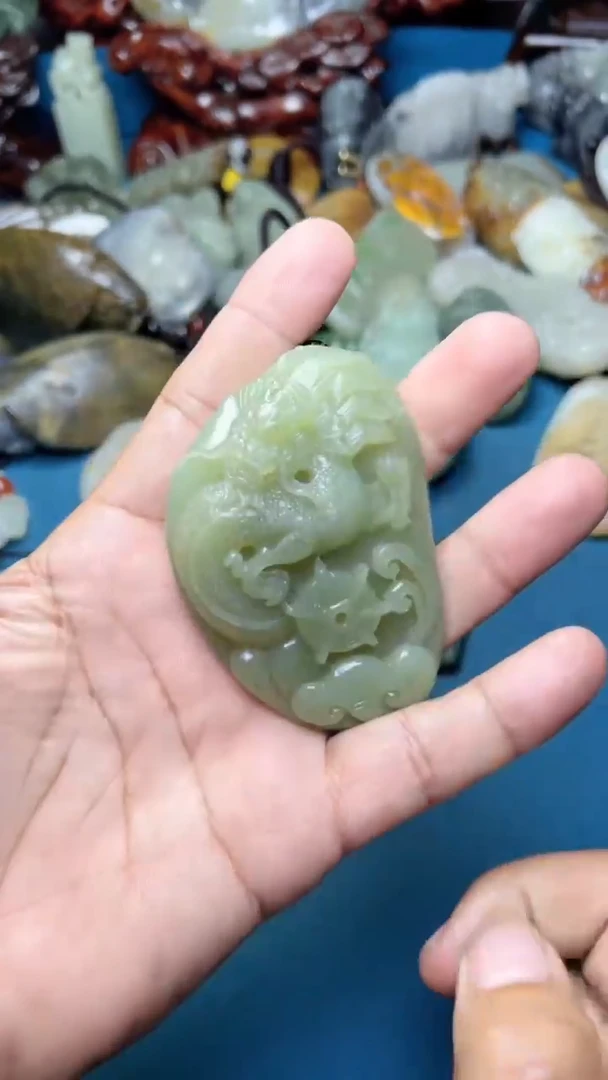 和田玉未镶嵌把件-