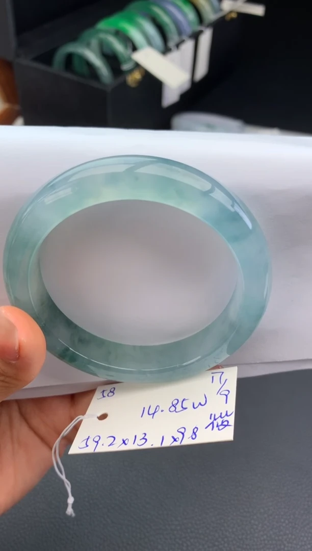 未镶嵌手镯翡翠向****行手镯订金