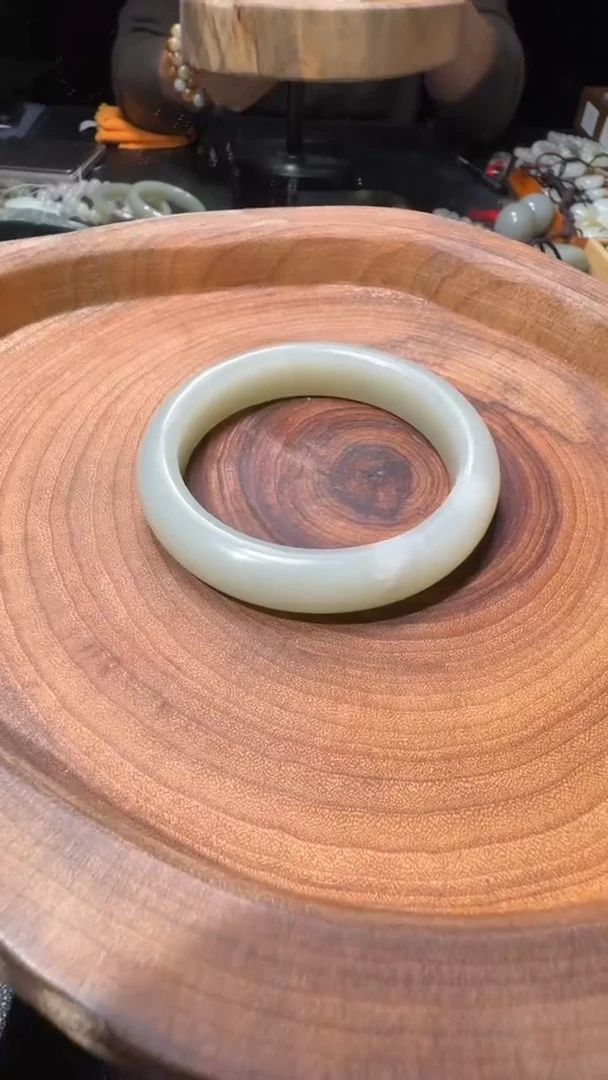 未镶嵌手镯和田玉近矿手镯57